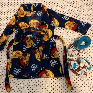 🔥 Cozy Disney robe and booties bundle Cuddl duds